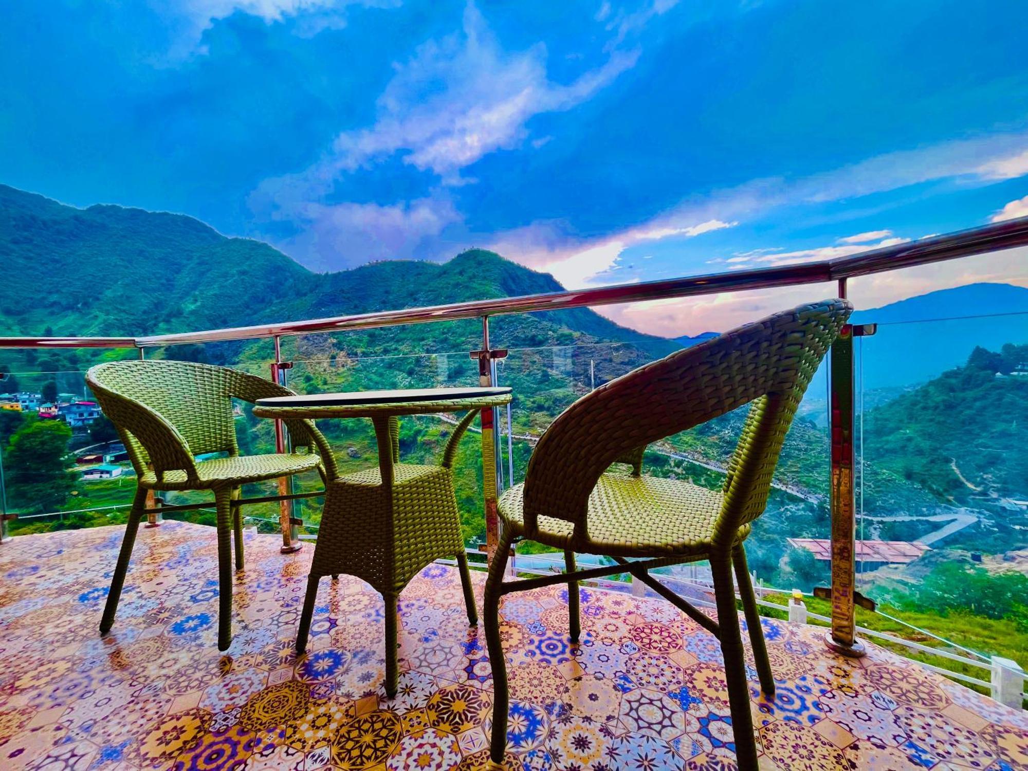 The Kempty Osasis - A Boutique Resort With Scenic Mountain View In 무소리에 외부 사진